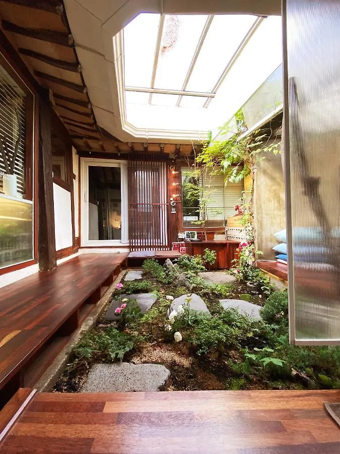 Viva La Vida - Jongno Hanok Private House Seoul 0*,  South Korea